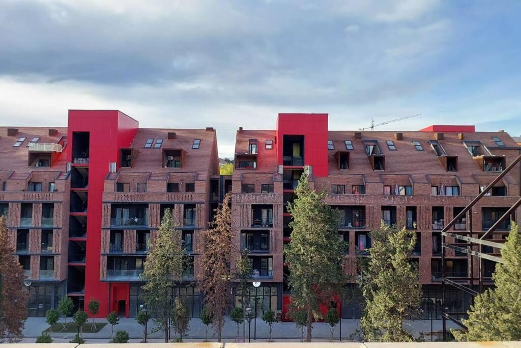 რატომ ვდებ ახლა რეკლამებს Moedani Online-ზე